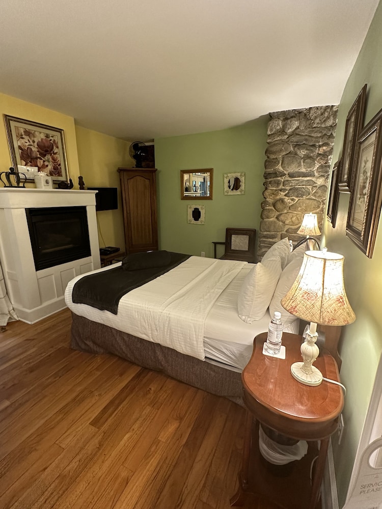 Buttermilk Falls Inn - photo 3
