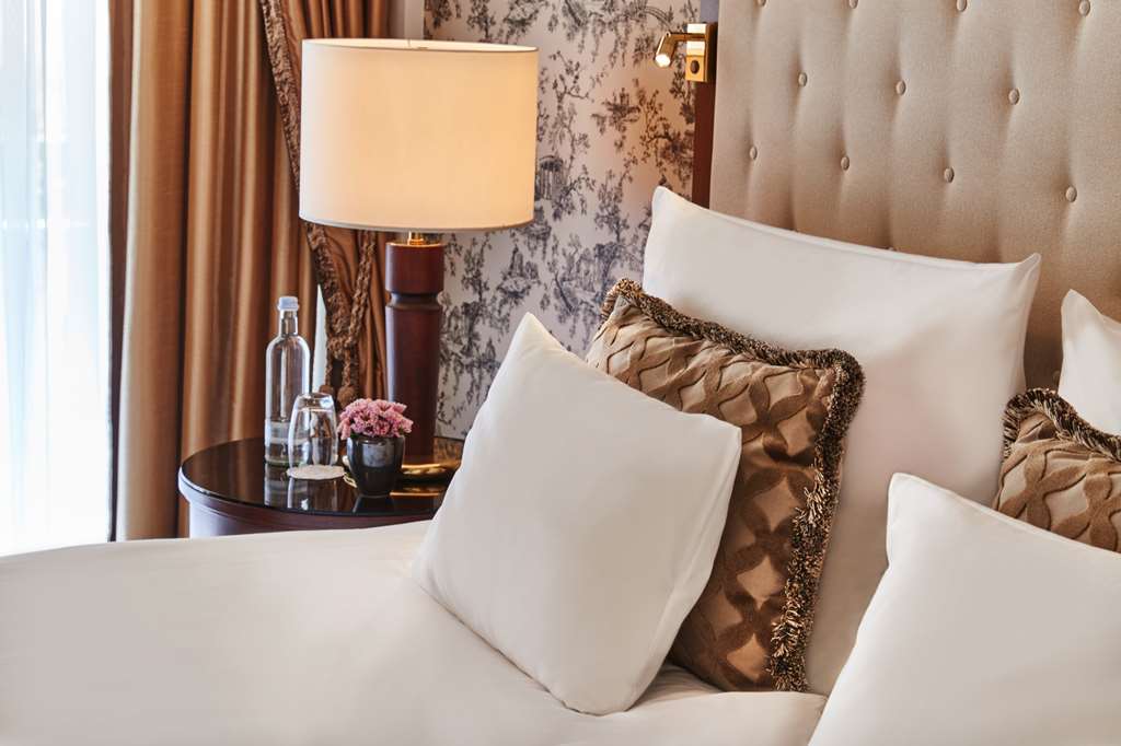 Steigenberger Parkhotel, Dusseldorf, Germany - Superior Room