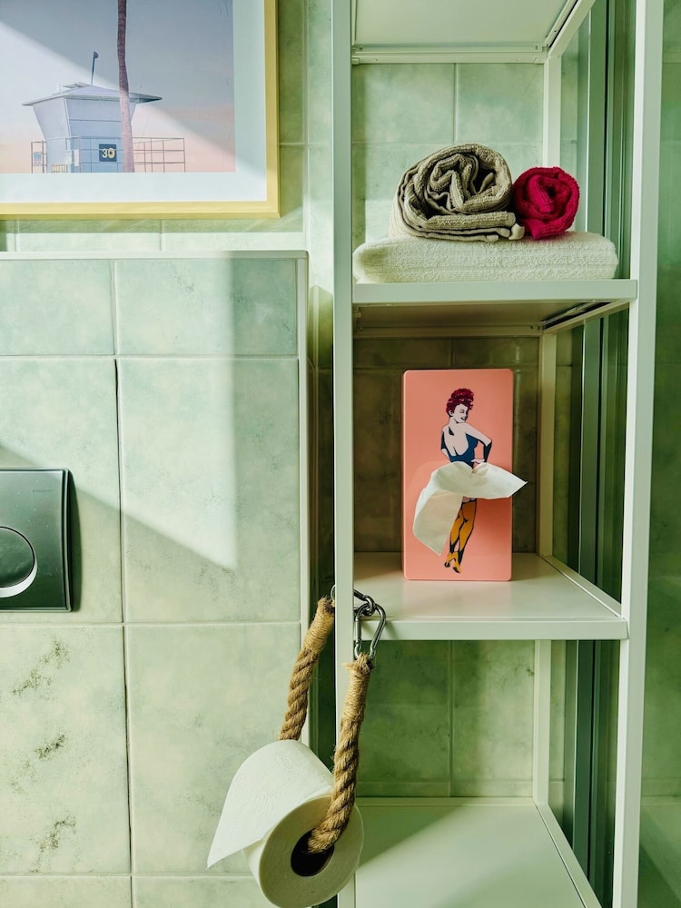 Bathroom amenities
