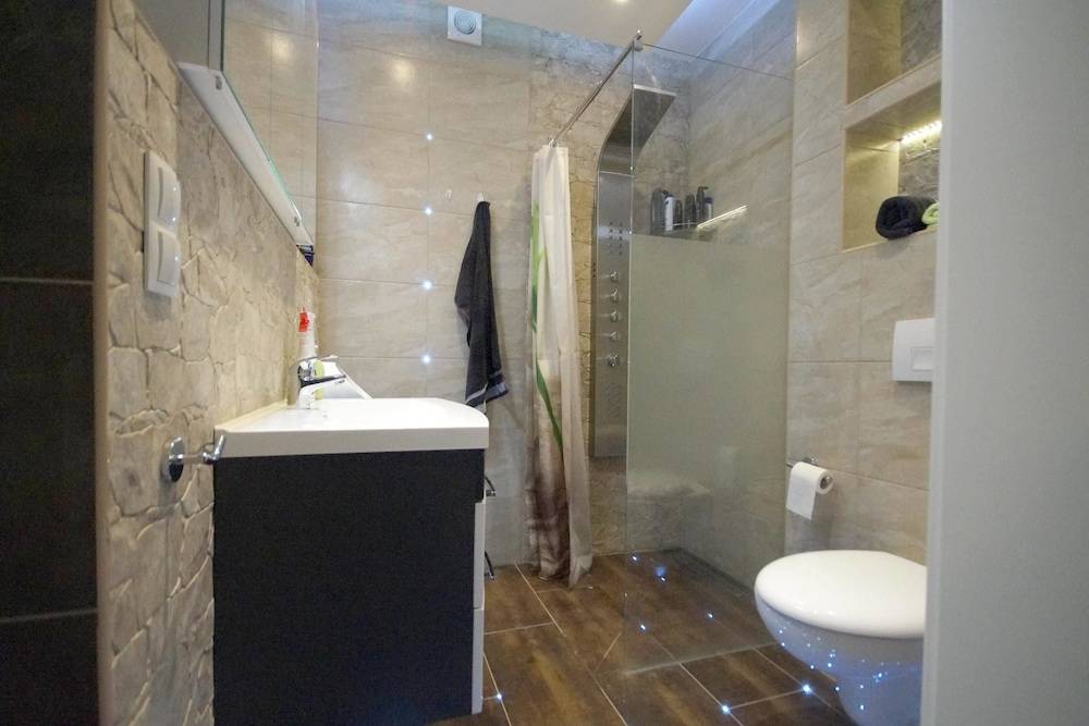 Bathroom amenities