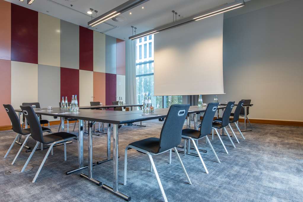 Wallstreet meeting room U-shape seating