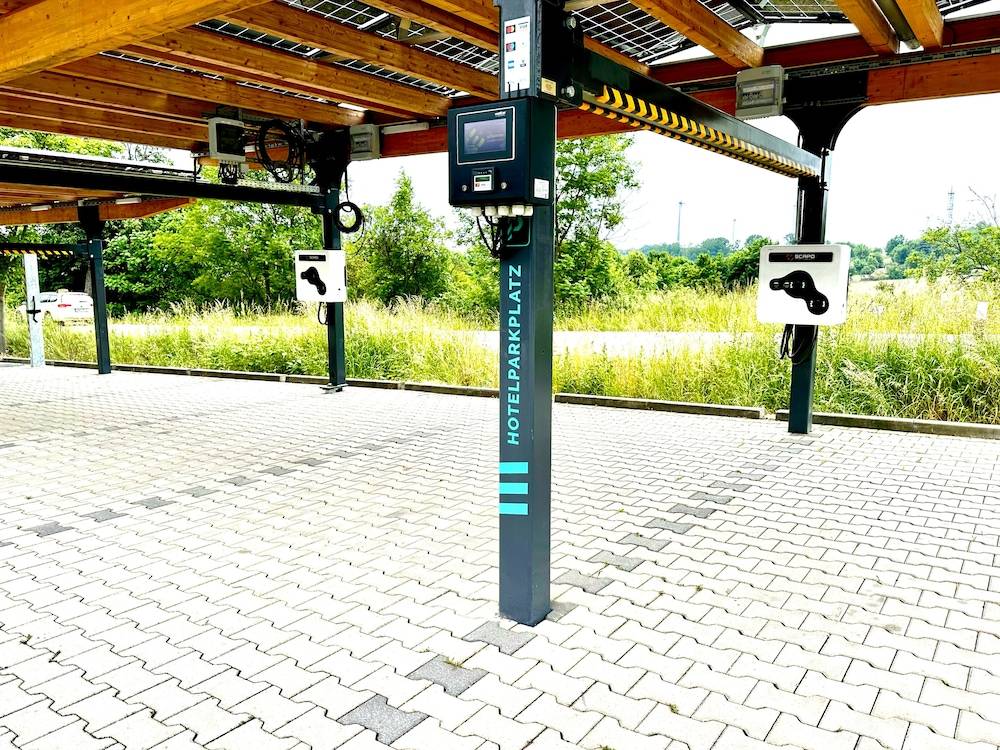 Electric vehicle charging station
