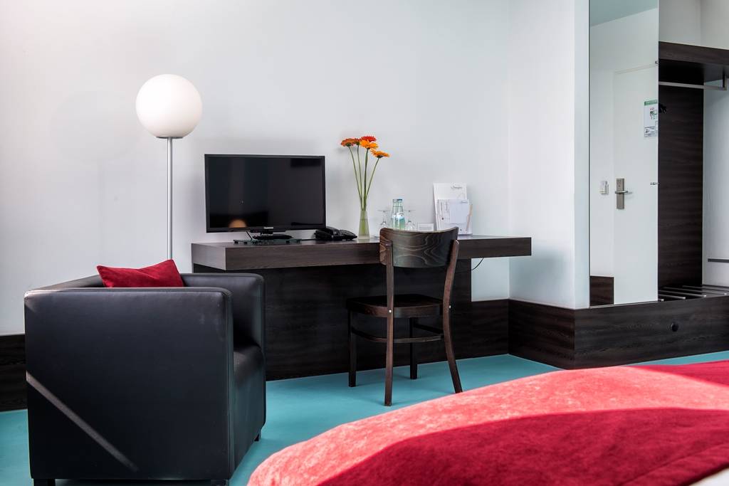 Classic double or twin bed room