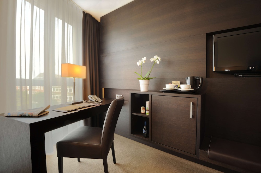 In-room business center