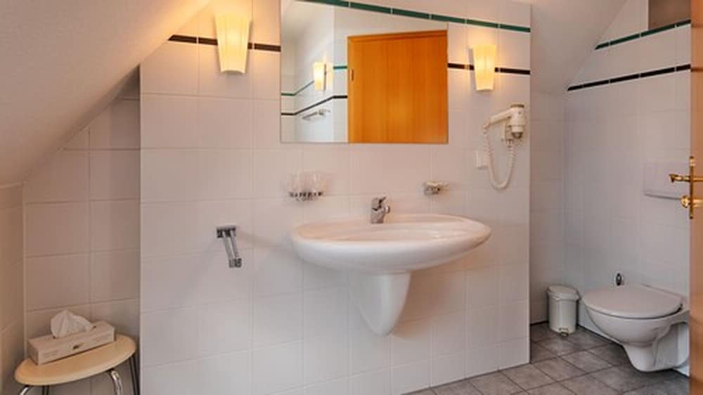 Bathroom sink