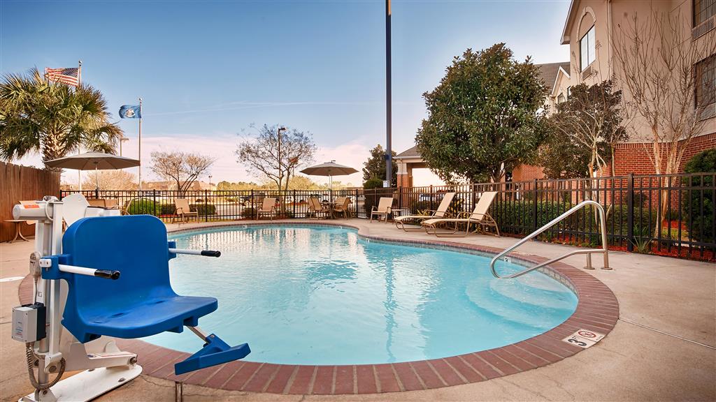 Best Western Plus Executive Hotel & Suites - photo 4