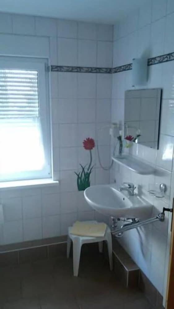Bathroom sink