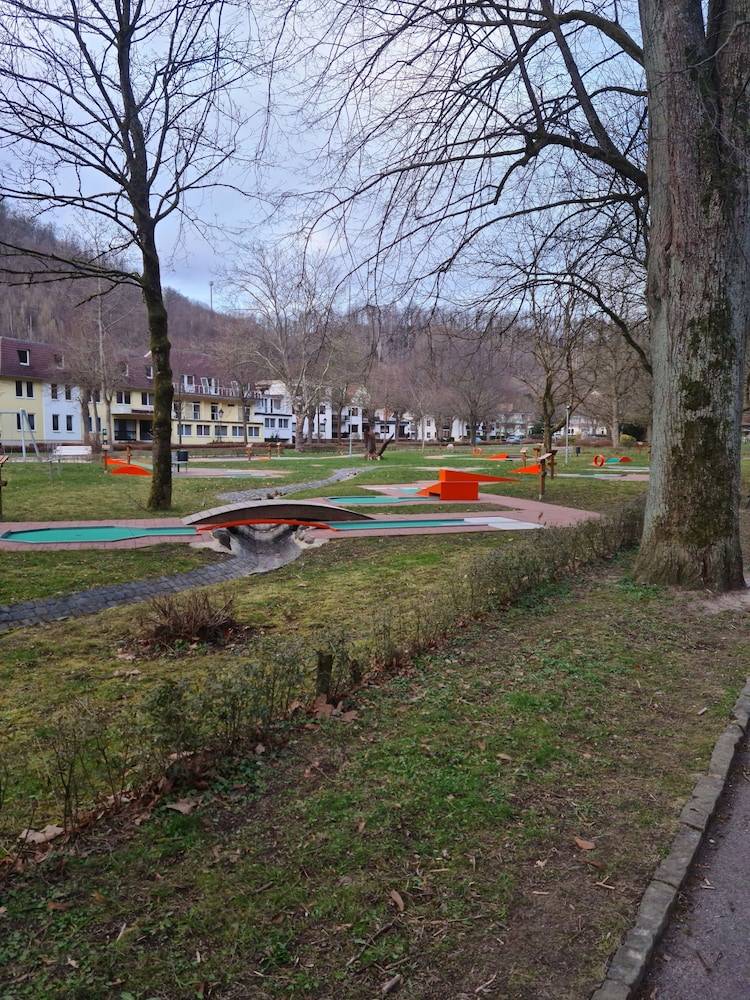 Mini-golf