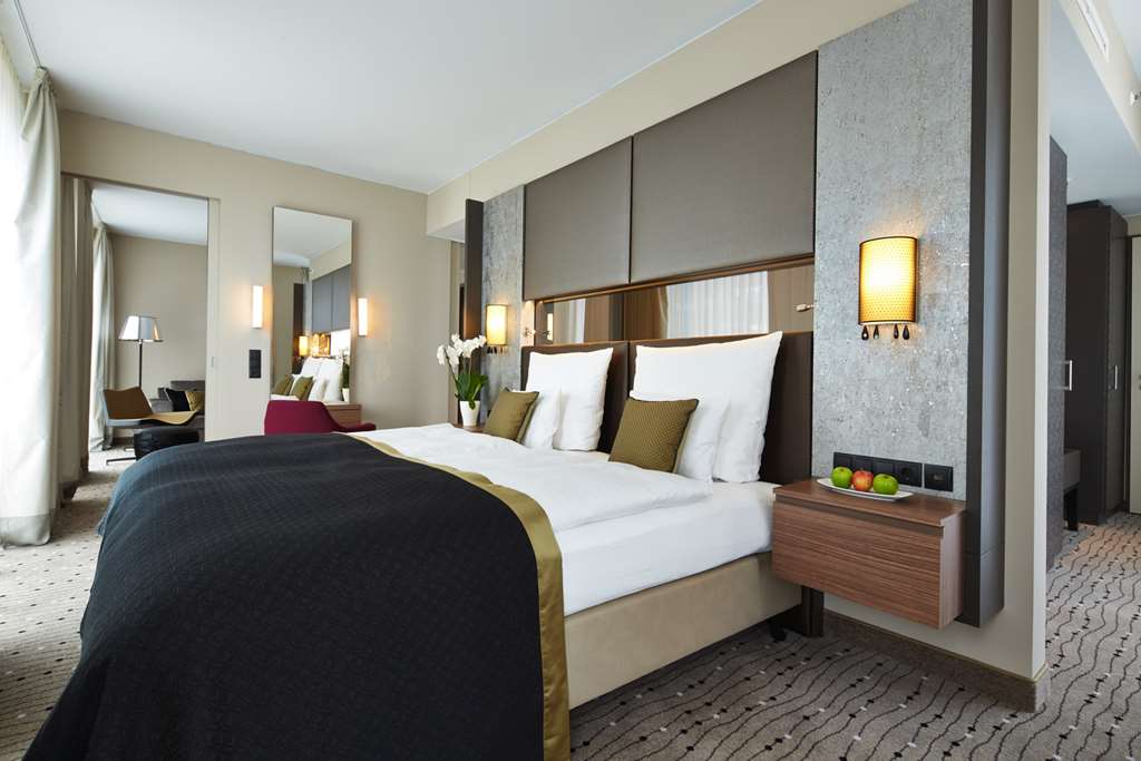 Steigenberger Hotel Am Kanzleramt, Berlin, Germany - Suite bedroom