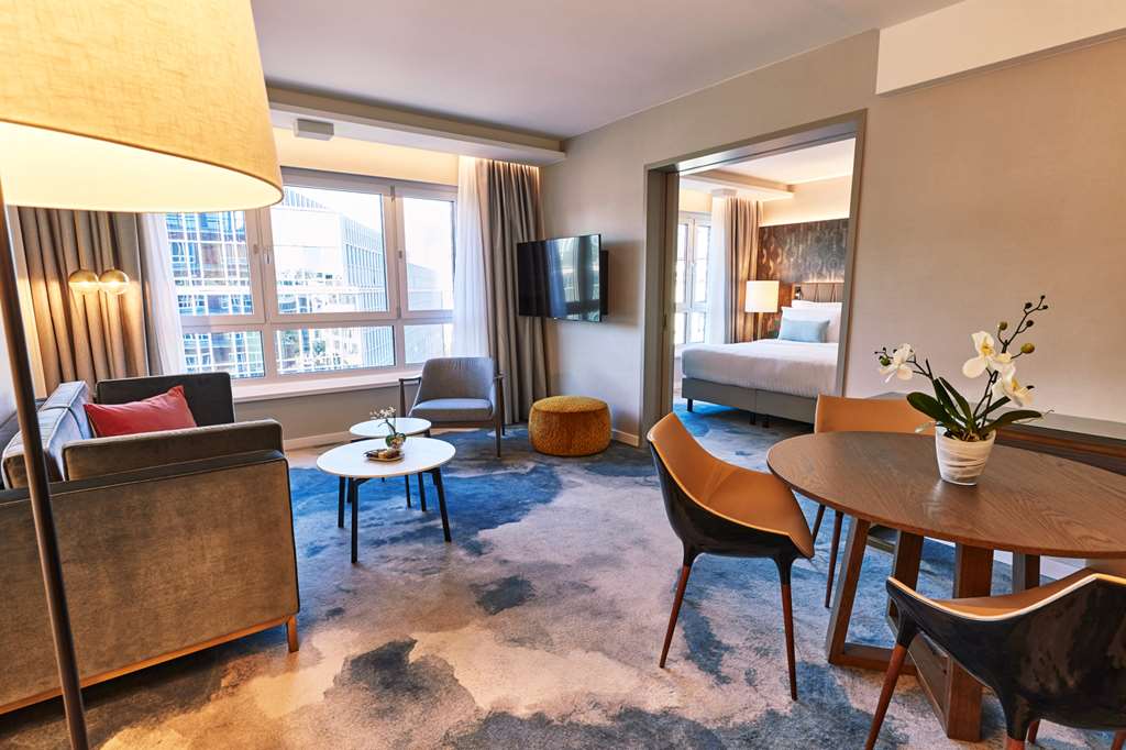 Steigenberger Hotel Hamburg - Superior Suite Living Area