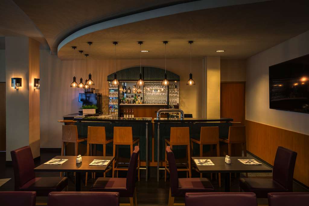 IntercityHotel Freiburg, Germany - Bar