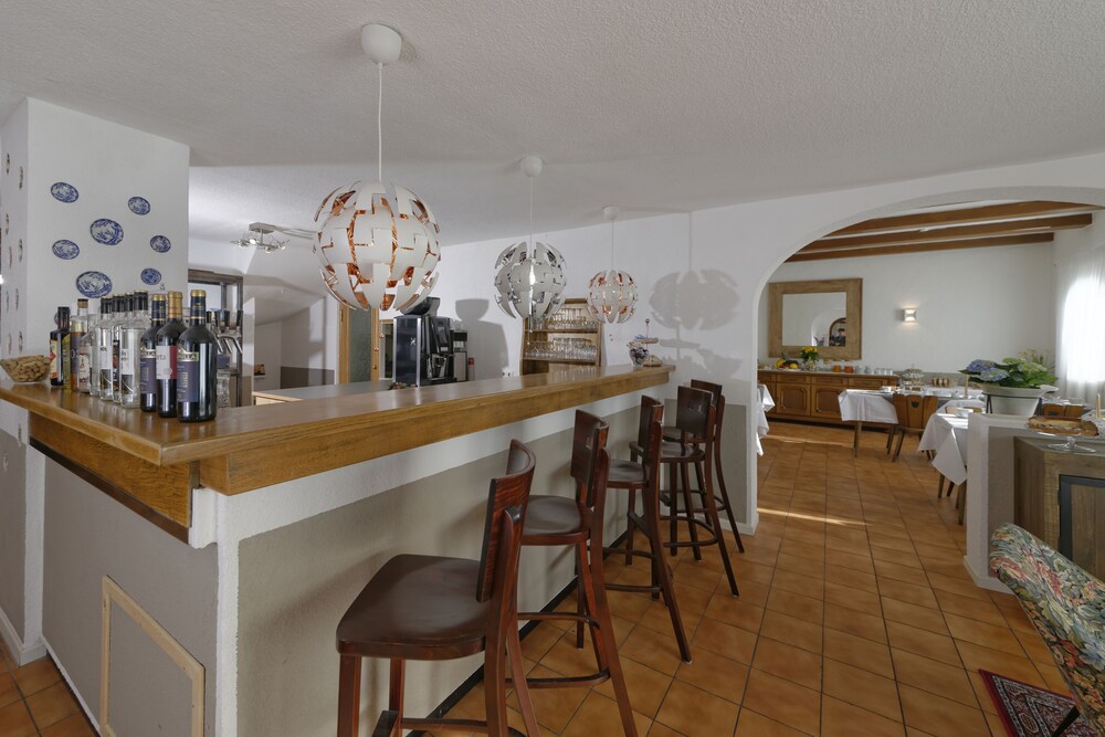 Hotel Bar