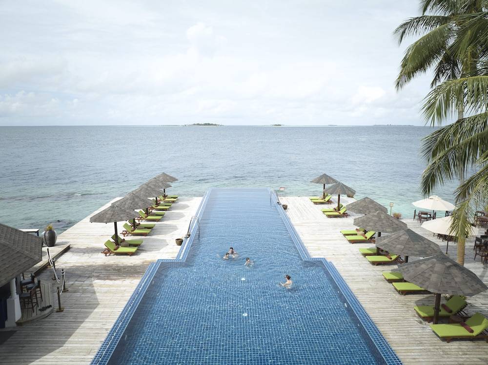 Indoor/outdoor pool