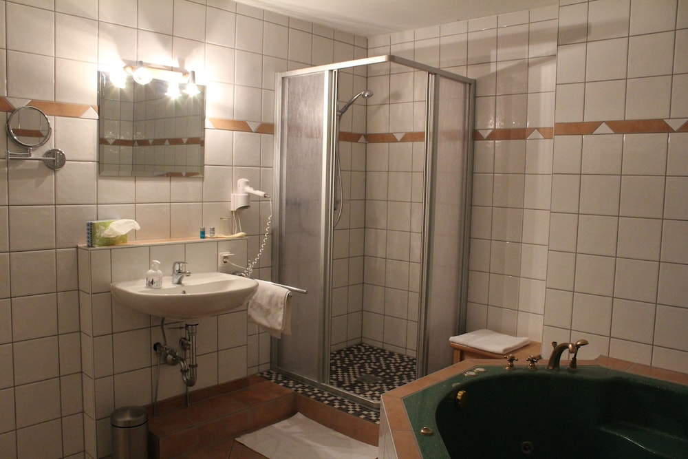 Jetted tub
