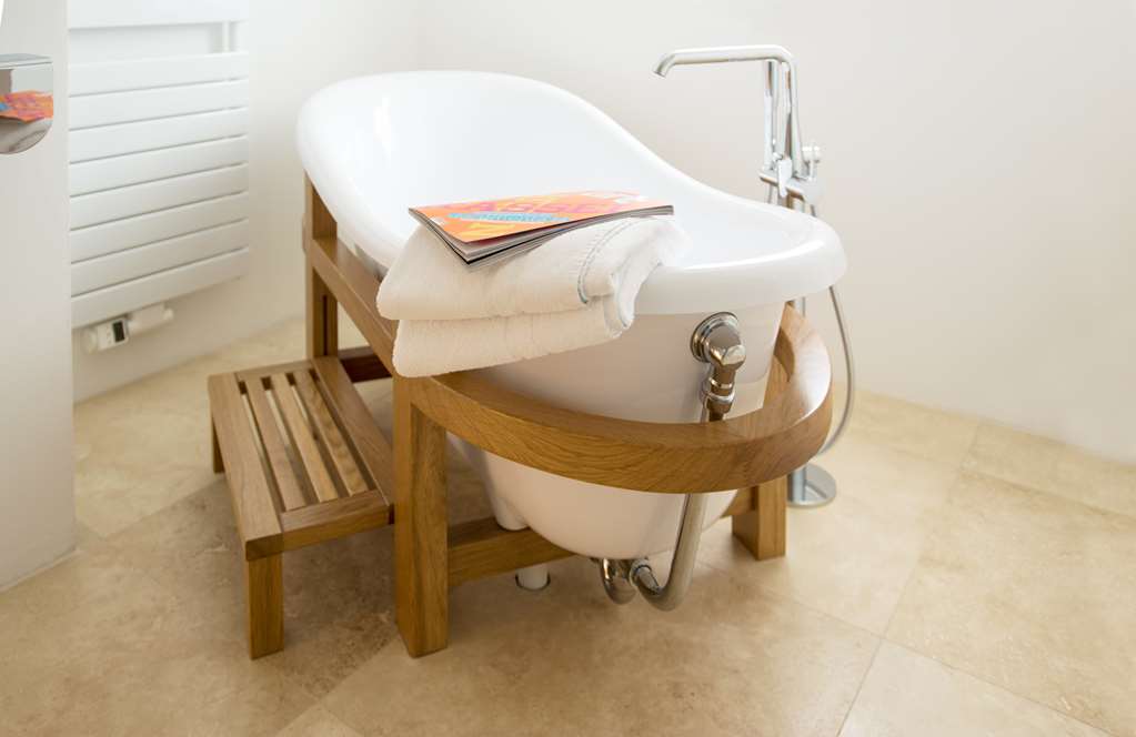 Room Suite bathtube
