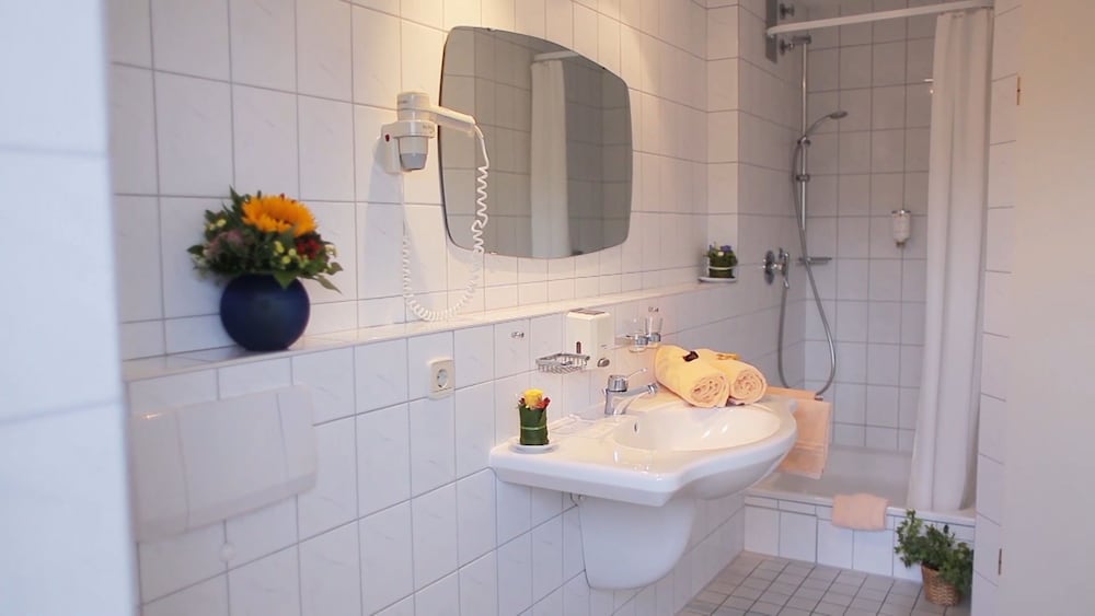 Bathroom sink