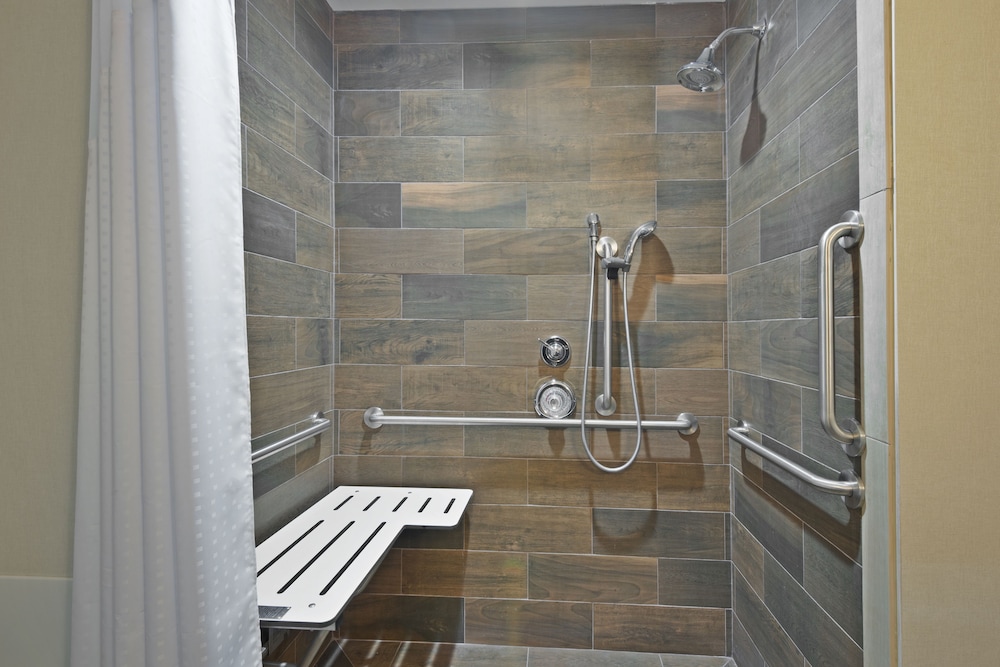 Holiday Inn Express & Suites New Cumberland an IHG Hotel - photo 4