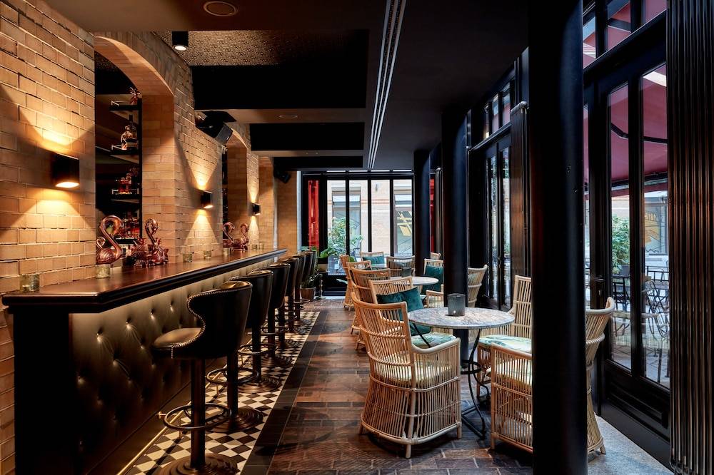 Hotel Bar