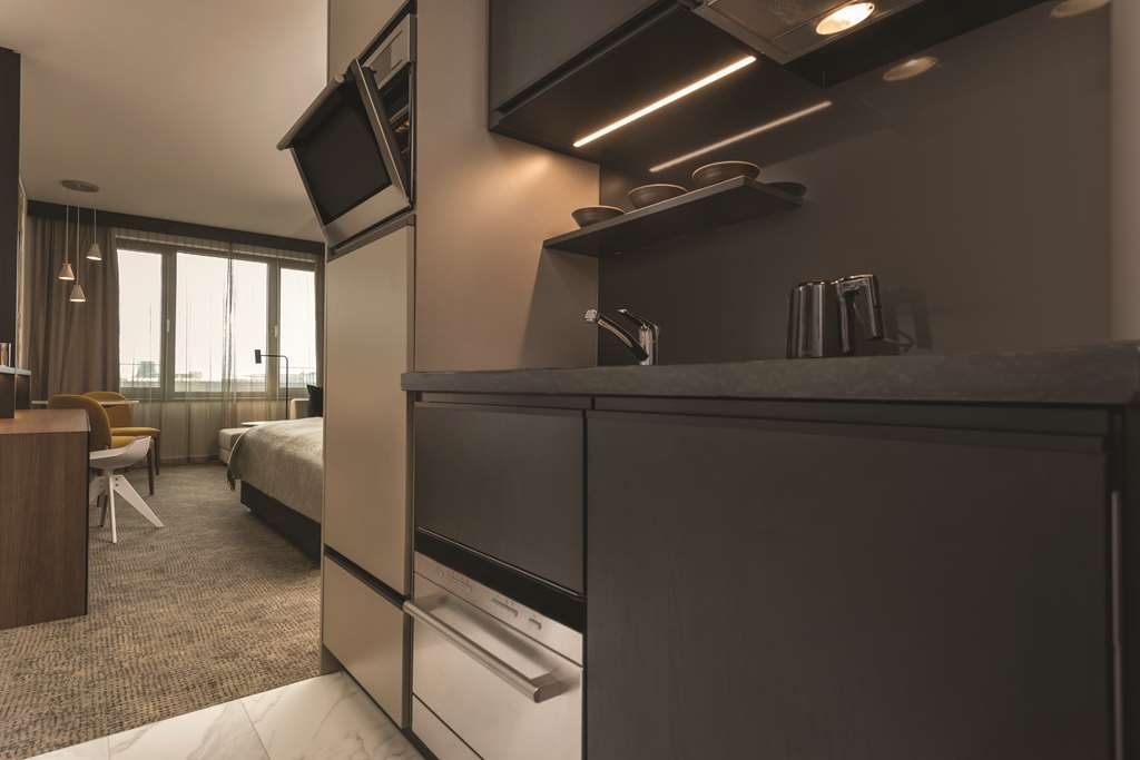 adina apartment hotel frankfurt studio kitchenette
