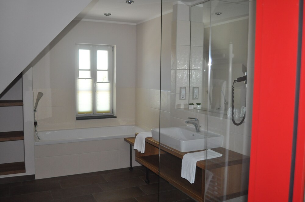 Deep Soaking Bathtub