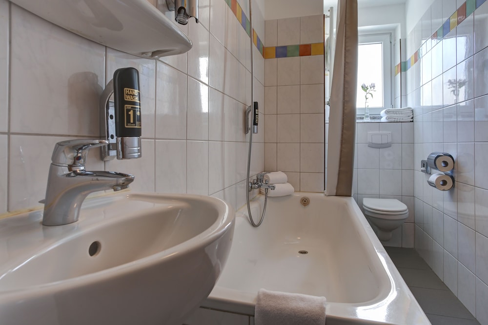 Bathroom amenities