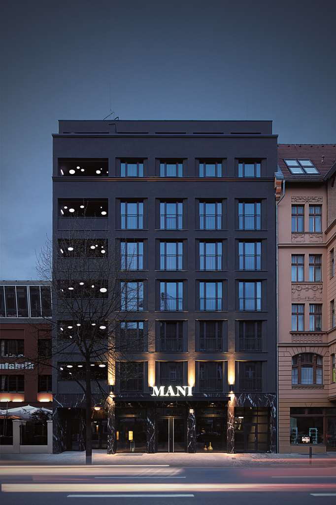 MANI Exterior Attila Hartwig