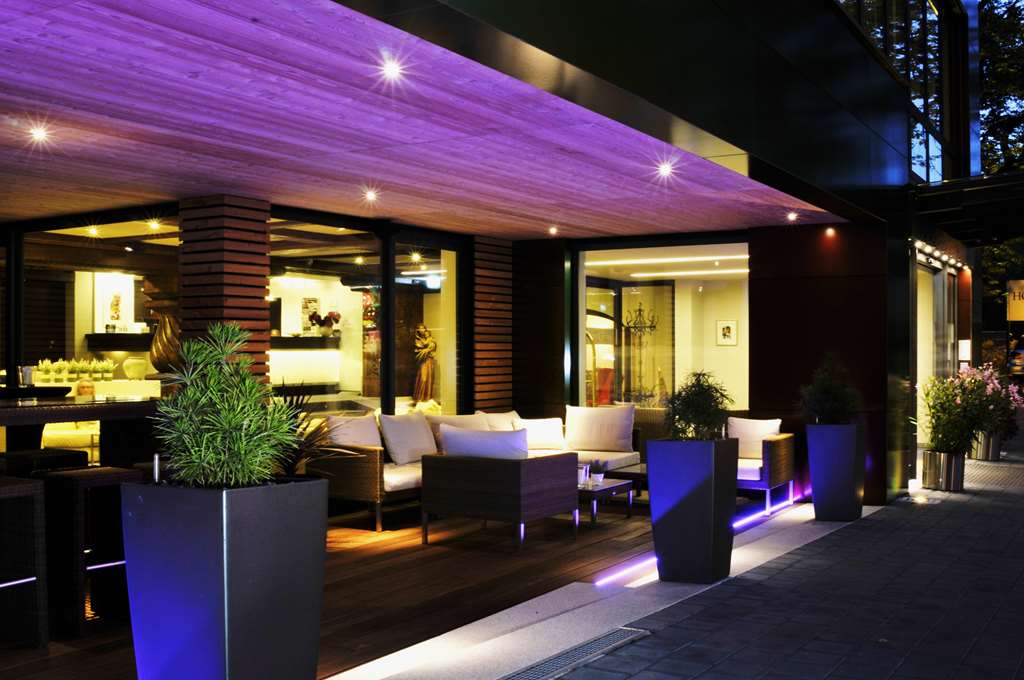 terrace outdoor lounge  hotel central hof