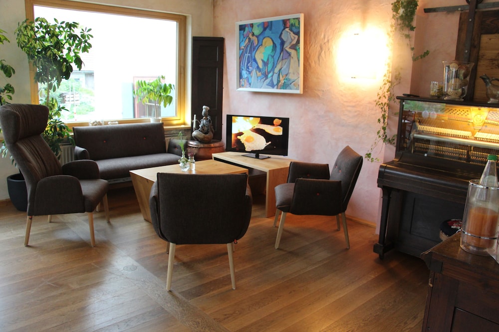 Lobby lounge