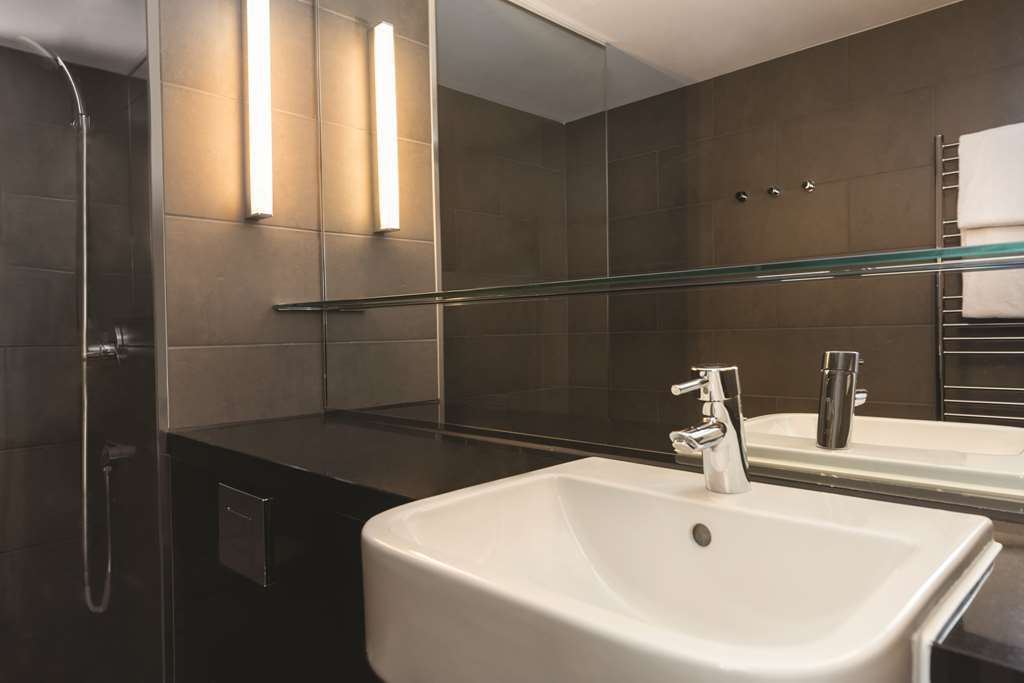 adina apartment hotel hackescher markt premier studio apartment bathroom