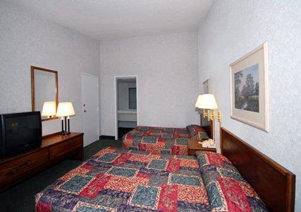 Econo Lodge Bloomington - photo 5