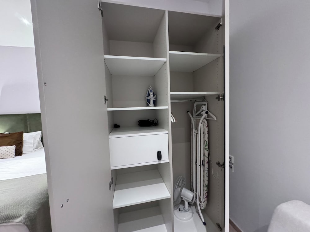 Iron/ironing board