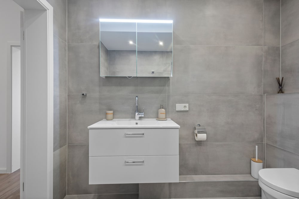 Bathroom sink