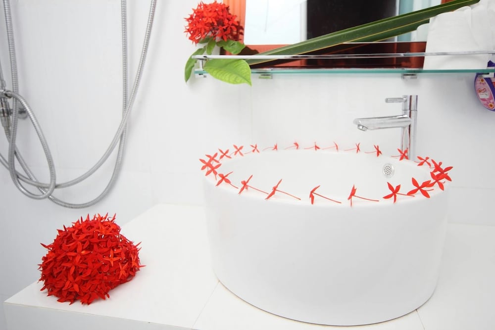 Bathroom sink