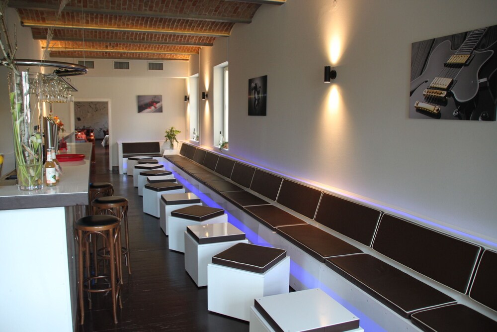 Hotel Bar