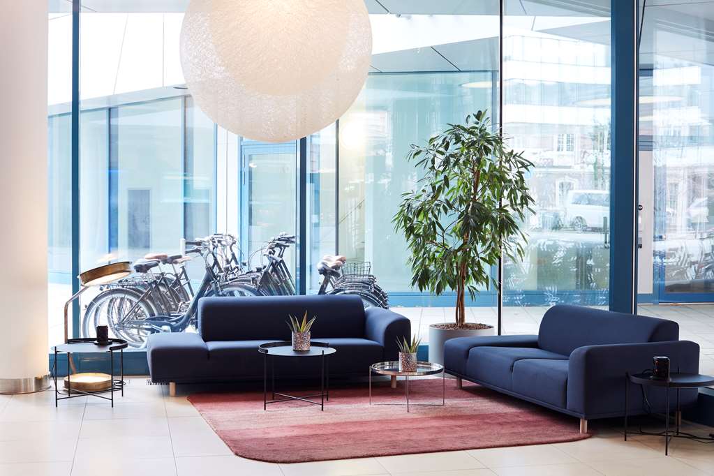 Scandic Hamburg Emporio lobby sitting area