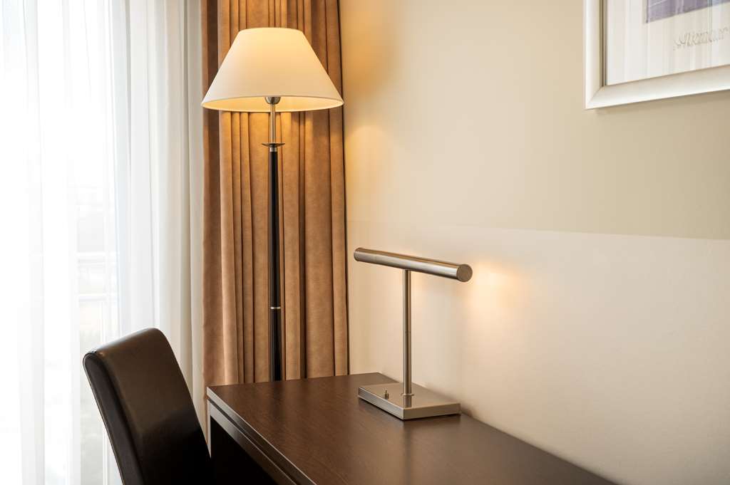 the rilano hotel hamburg standard doppelzimmer schreibtisch