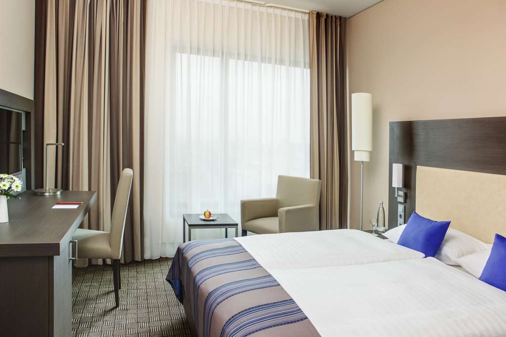 IntercityHotel Hamburg Dammtor-Messe, Germany - Business Room