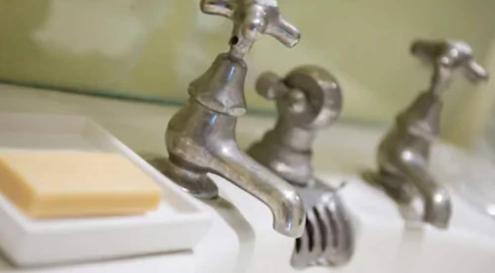 Bathroom sink