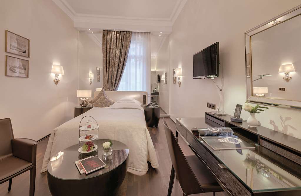 Europaeischer Hof Heidelberg / Single Room Comfort Living Example