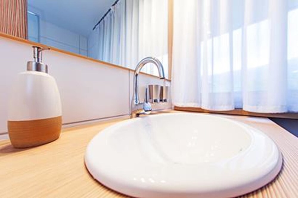 Bathroom sink