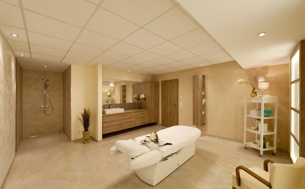 Private spa tub