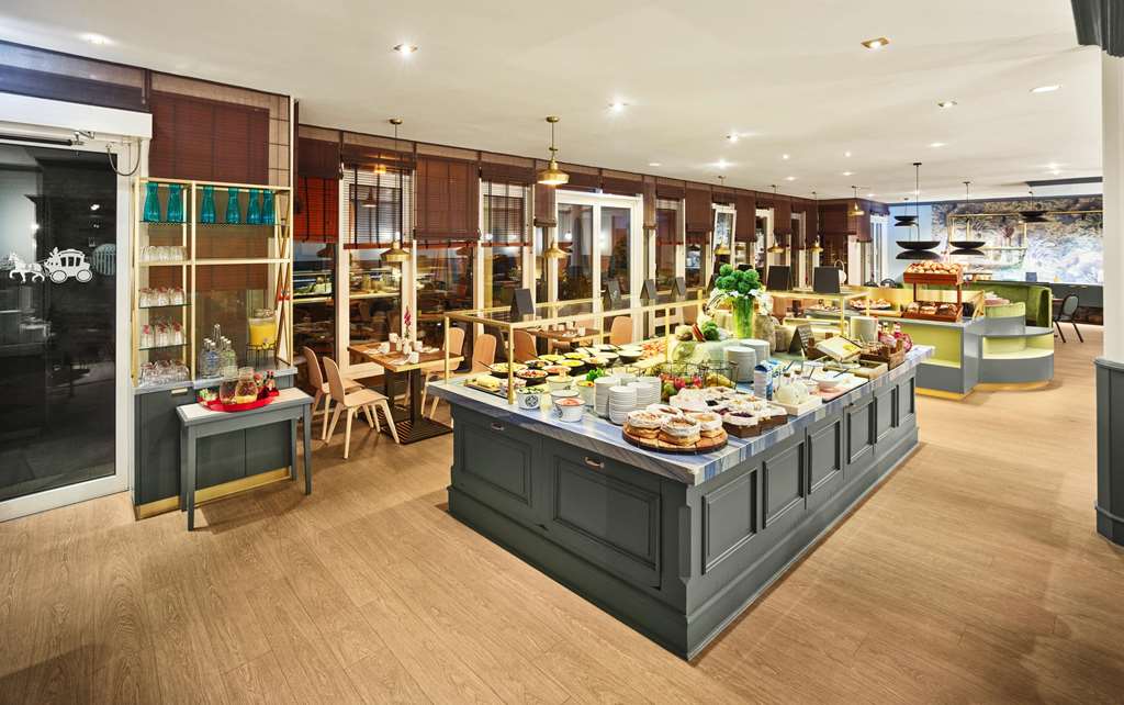 MAXX by Steigenberger Sanssouci Potsdam, Germany - Breakfast area