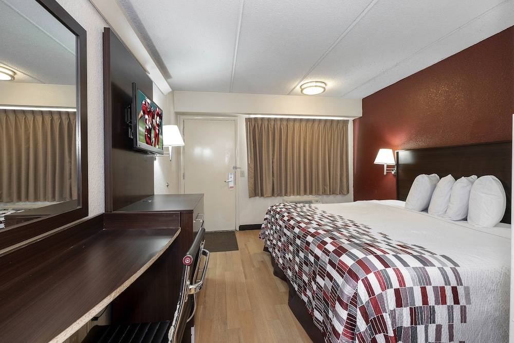Red Roof Inn Atlanta Smyrna Ballpark - photo 4