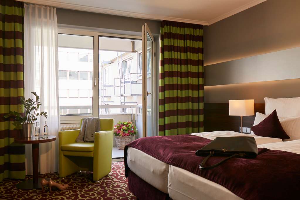 Guestroom Business Room