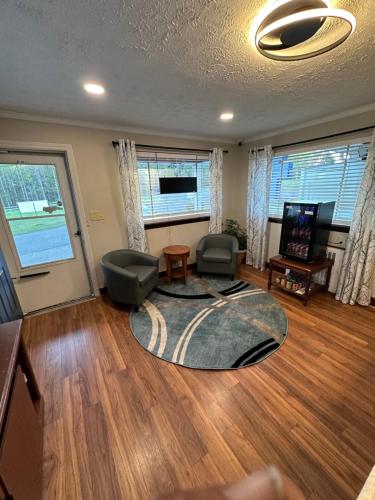 Bea's Parkway Inn - photo 5