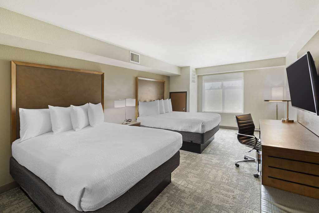 Best Western Plus Henderson Hotel - photo 4