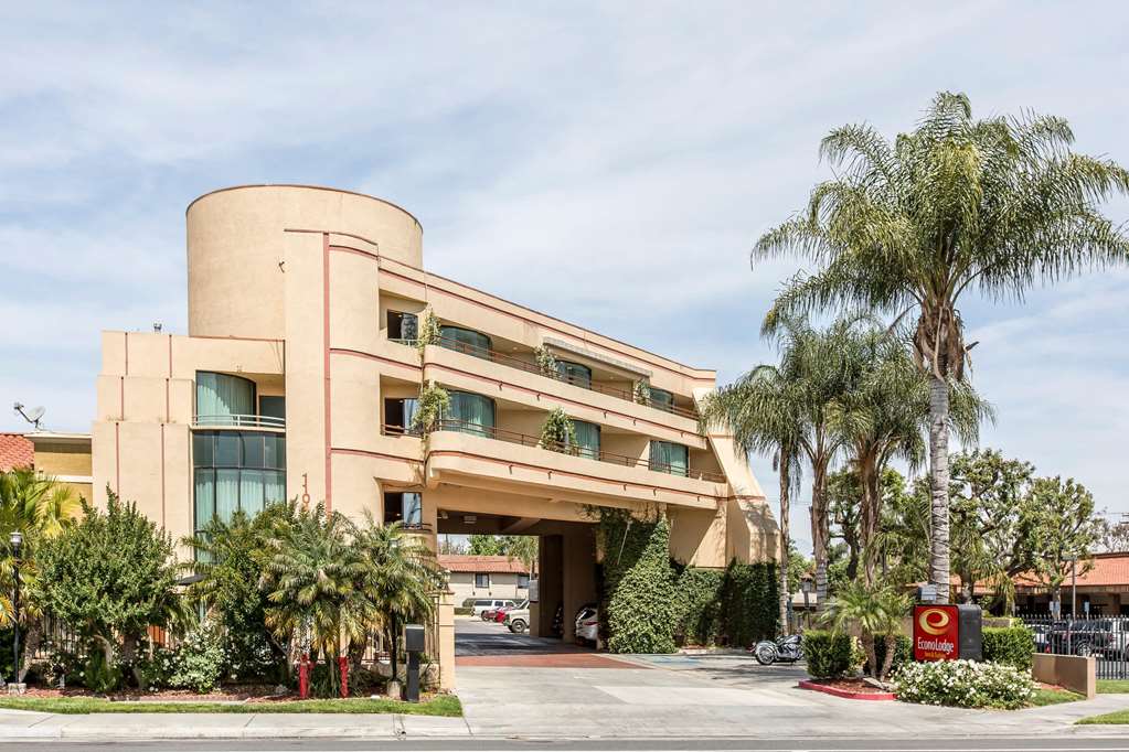 Econo Lodge Inn & Suites Riverside Corona - featured photo