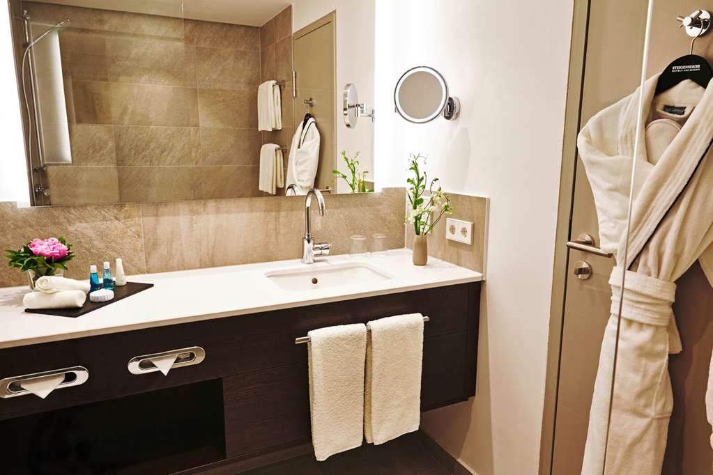 Steigenberger Hotel Koeln, Cologne, Germany - Bathroom