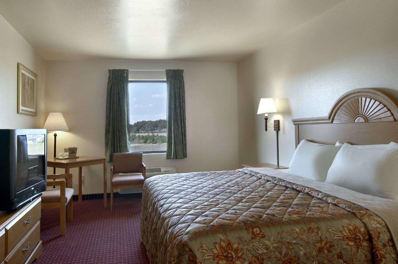 Days Inn by Wyndham Centre - photo 5