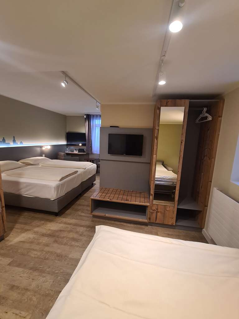 Triple room side house